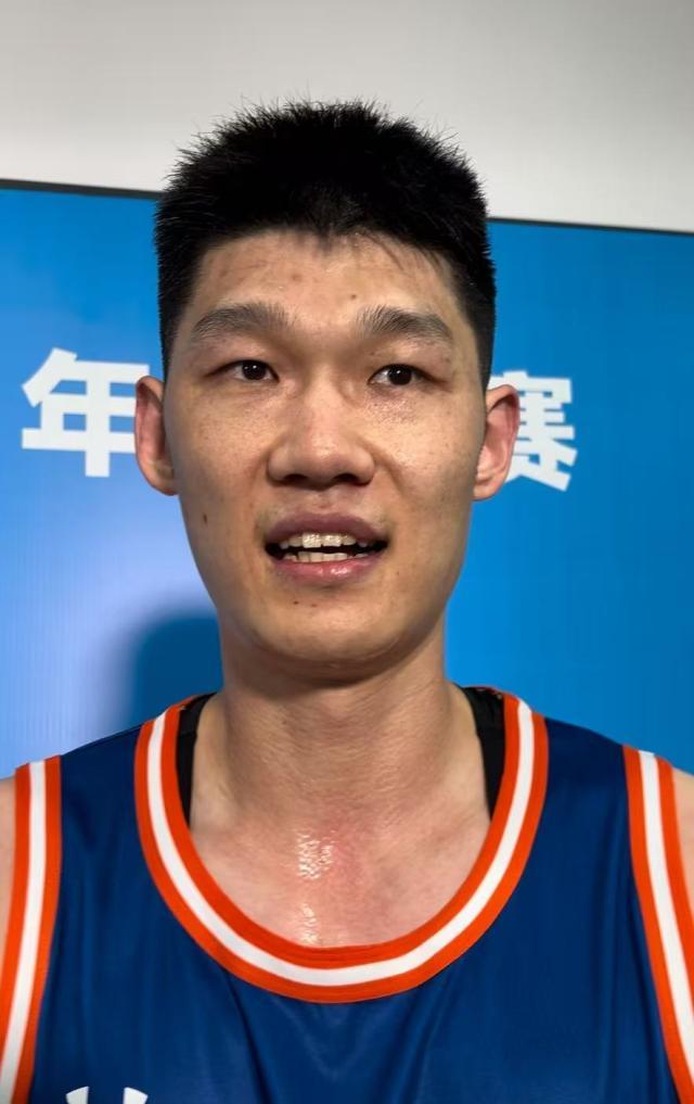 上海队完胜猛龙,胡金秋统治全场 上海队完胜猛龙,胡金秋统治全场